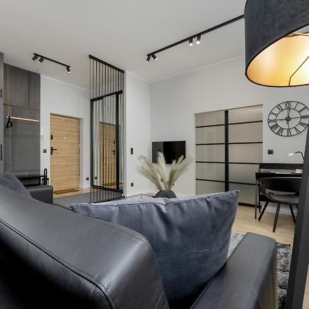 Exclusive Grey And Red Apartment In Warsaw Center By Noclegi Renters Eksteriør billede