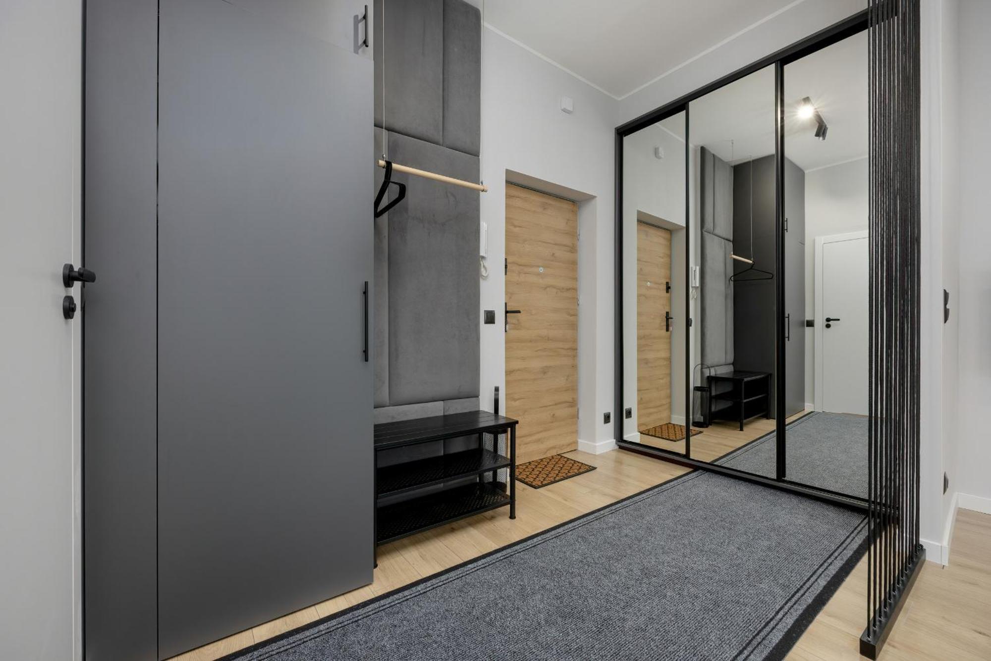 Exclusive Grey And Red Apartment In Warsaw Center By Noclegi Renters Eksteriør billede