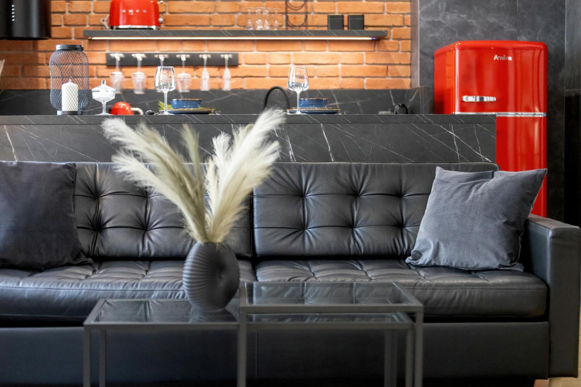 Exclusive Grey And Red Apartment In Warsaw Center By Noclegi Renters Eksteriør billede